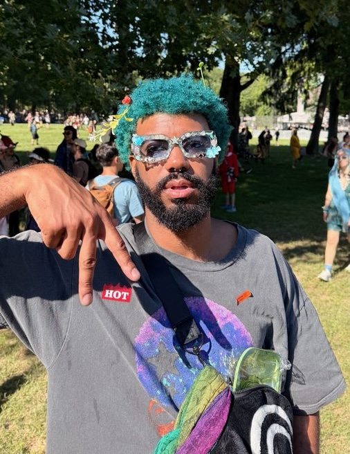 Wavy blue shades