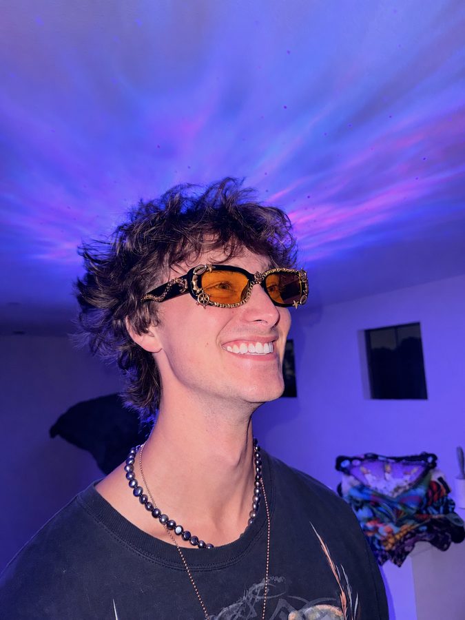 Amber-lensed Sunstrung shades under galaxy lights